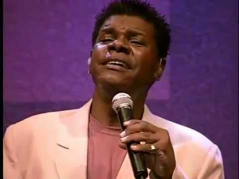 Só Nos Resta Viver [Ao Vivo] | Emílio Santiago