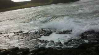 Ombak 2 di pantai Giants Causeway, Antrim, Northern Ireland with Martin