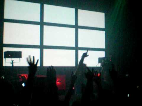 Armin van Buuren plays John O'Callaghan - Find Yourself (Cosmic Gate Remix) at ASOT 400 - 16/04/2009