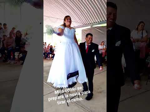 cómo e la tradición del ramo en las bodas