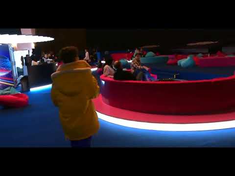 Carlos Higes (🇪🇸 JESC 2022) meeting his idol Karina Ignatyan (🇦🇲 JESC 2019)