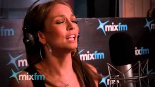 Ricki-Lee Performs "Man In The Mirror" Acoustic
