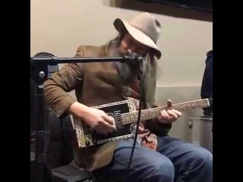 Lazer Lloyd Fires Up Morgan's Garage Guitars