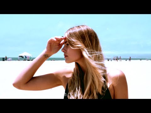 SWIMSUIT MODEL TORI PRAVER