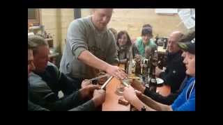 preview picture of video 'Bierflaschen mit Zollstock öffnen'