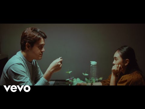 Aviwkila - Pejuang Garis Dua (Official Music Video)