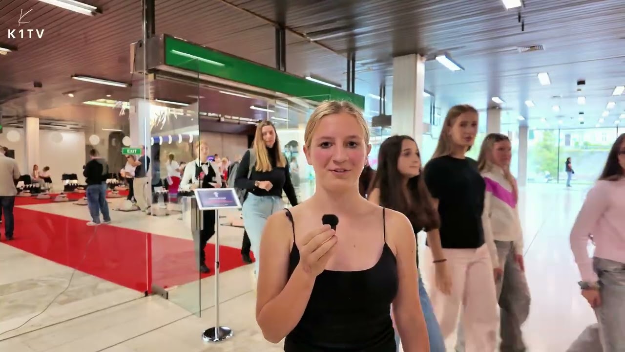 Dokázali byste zachránit život ? ❤️❤️#MocPomoc učila v Karlových Varech s VR rescue 👍