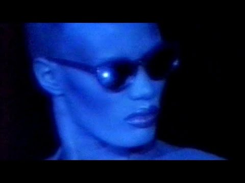 Grace Jones - Walking in the Rain (A One Man Show)