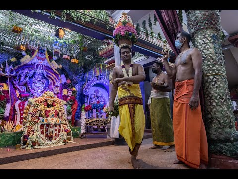 Sri Periyachi Amman Poojai - Procissão de Sri Mariamman Karagam no Templo de Sri Mariamman