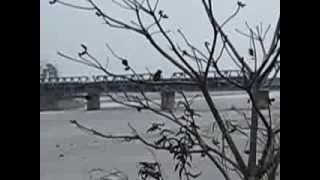 preview picture of video 'Trains passes through Sevoke railway bridge over river Teesta'