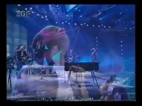 1993 ZDF Pop Show - Phil Collins "We wait and we wonder" live