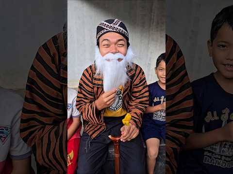 ada kake makan mangga kemanisan