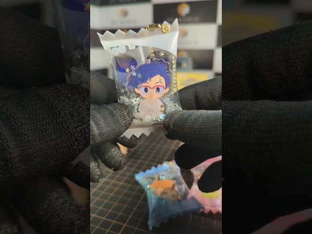 ميدالية لطيفة لشخصية تاكيرو وسيم من أبطال الديجيتا...