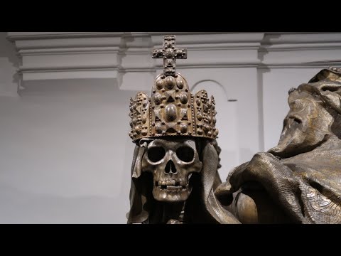 1 Holy Roman Imperial Crown + 8 Coffins with 8 Holy Roman Emperors