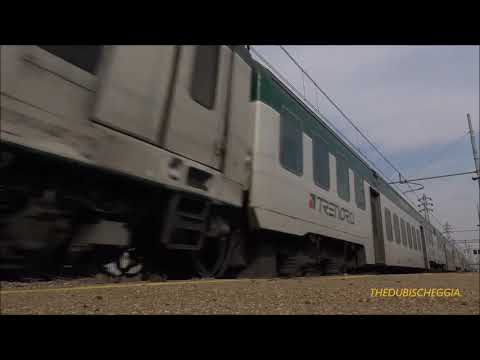 REGIONALE TRENORD CON CARROZZE PIANO RIBASSATO IN TRANSITO  A PONTECURONE. (AL) SAB. 8 - 2 - 2020.