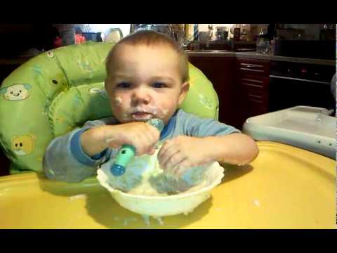 Vašík poprvé papá sám (1 rok a den)