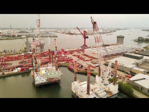 Mammoet Rotterdam Offshore rigs and Boskalis Bokalift 1