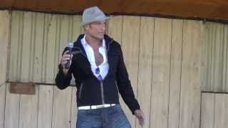 Elvis Presley - GI Blues (lyrics) - Darren Evorglens live with Michael Williams from Muchmusic