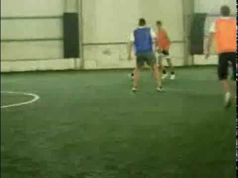 Fotbal la Sinandrei la sala..baieti din Carani