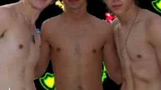 Nick Jonas Does Have a Belly Button!?