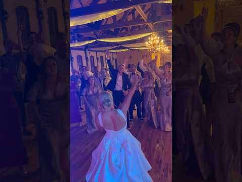 Wait till you see what this bride did during her wedding reception! She absolutely SLAYED! ????
