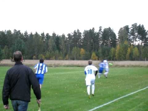 Hölma tåfjuttar över mål