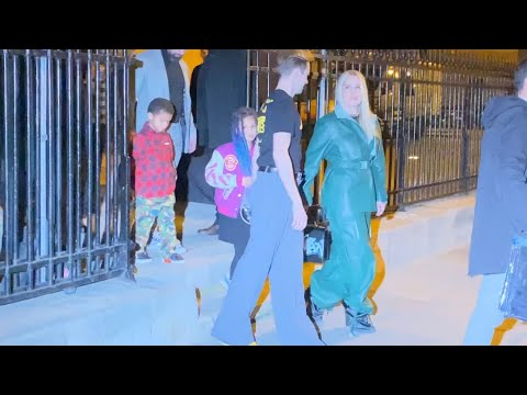 SHANNON ABLOH ET SES ENFANTS (FAMILLE DE VIRGIL ABLOH) AU DÉFILÉ OFF-WHITE 2022 À PARIS