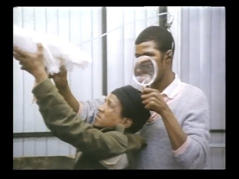 Funny chicken scene- Hidden camera classic from Leon Schuster's "Oh Schucks Its Schuster"