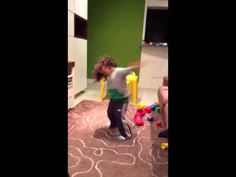 Sofi dançando Nei Lisboa?