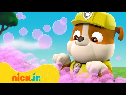 Capa de Patrulha Canina | Aventuras com Bolhas da Patrulha Canina! com Rubble 🫧 10 Minutos | Nick Jr.