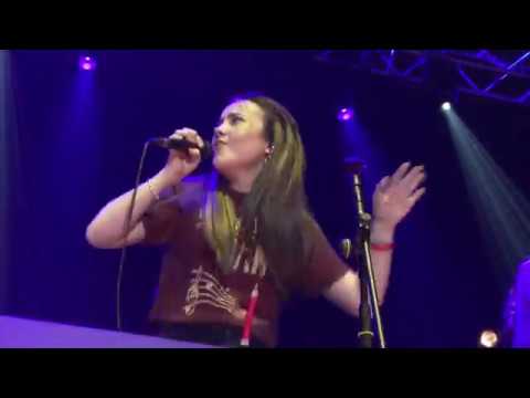 5,000 children sing 'Stand By You' -  VIAM2018