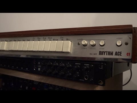 Looking inside the Ace Tone Rhythm Ace FR-2L Drum Machine (Roland / Bentley)