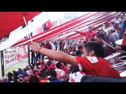 "San Martín 5-1 Sarmiento, Salida de San Martín de Tucumán al campo de Juego / Santo mi buen amigo" Barra: La Banda del Camion • Club: San Martín de Tucumán