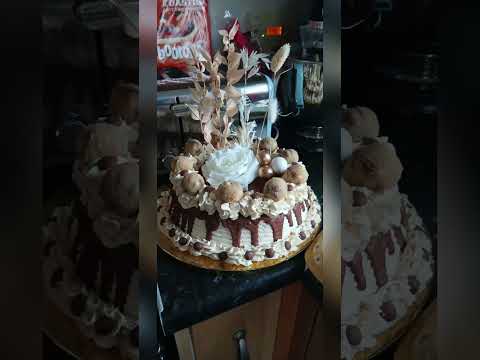 chocolate 🍫🍫🍫🍫🍫 drip cake with homemade cookie dough 🍪 🍪🍪🍪🍪🍪🍪🍪🎁🎈🎉🥳🎂🎁🎈🎉🥳🎁🎂🎈🎉🥳🎁🎂🫶🏽🫶🏽🫶🏽🫶🏽