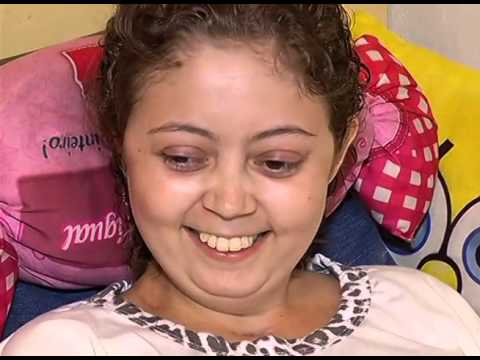 Jovem divinopolitana luta contra o câncer e precisa de ajuda