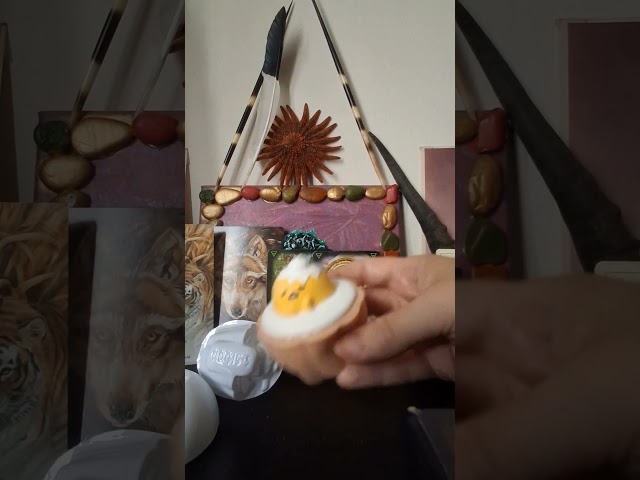Vídeo relacionado con Sanrio Gudetama The Lazy Egg - Adorno de decoupage inastillable de 4 pulgadas | Decoración festiva para árbol de Navidad