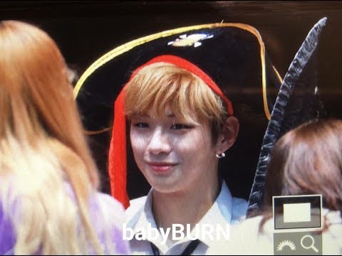 [ Wanna One ] 180617 Kang daniel (워너원) at Mokdong Fansign – Wanna One