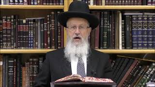 הגאון הרב אברהם יוסף שליט"א כמה ברכות יברך אדם ביום השני של חנוכה כאשר האישה הדליקה נרות ביום הראשון (הרב אברהם יוסף) - התמונה מוצגת ישירות מתוך אתר האינטרנט יוטיוב. זכויות היוצרים בתמונה שייכות ליוצרה. קישור קרדיט למקור התוכן נמצא בתוך דף הסרטון