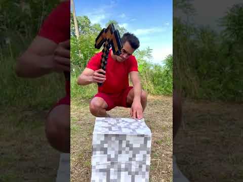 PICCONE NOOB vs PICCONE PRO su MINECRAFT NELLA VITA REALE #shorts