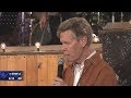 Randy Travis sings nearly four years after stroke