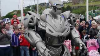 preview picture of video 'Titan The Robot at Whitehaven festival 2012 Brilliant Funny Really Cool'