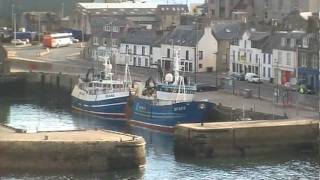 preview picture of video 'Macduff Harbour From On High - 12th May 2010'