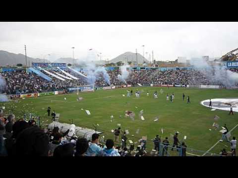 "RECIBIMIENTO SPORTING CRISTAL (CELESTON ) 12/08/12" Barra: Extremo Celeste &bull; Club: Sporting Cristal