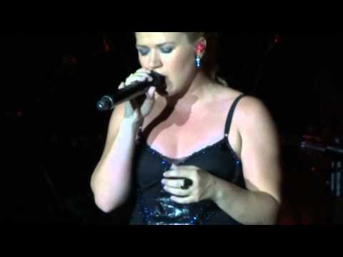 Kelly Clarkson - Breathe (2AM) (Anna Nalick cover) Thackerville, OK 08-04-12