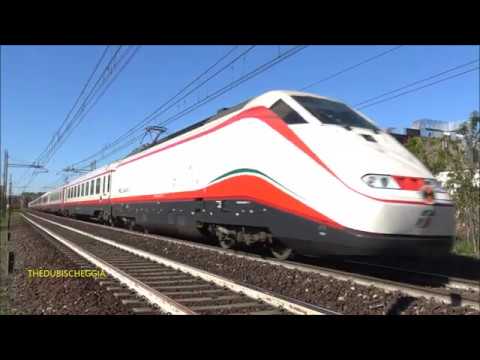 TRENI IN USCITA DAL PONTE DI FERRO A PIACENZA. MART. 30 - 4 - 2019.