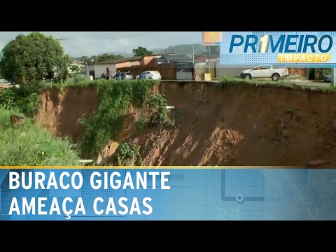 Cratera obriga 40 famílias a saírem de casa em Candeias (BA) | Primeiro Impacto (24/04/24)