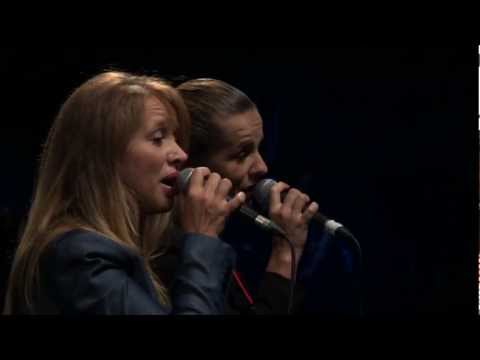 Vrime da se pomirim sa svitom - Ivana & Marija Husar ft. Udruženi zbor (Gibonni)