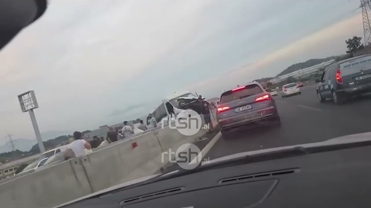 Furgon pasagjerësh humb kontrollin pranë Kasharit, disa të lënduar lehtë