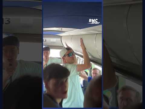 Les supporters des Bleus donnent de la voix dans le bus !