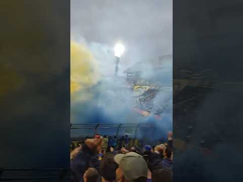 "recibimiento rosario central 1 vs argentino junior 0 20/9/29 #copalibertadores #futbol #futbolar" Barra: Los Guerreros &bull; Club: Rosario Central &bull; País: Argentina